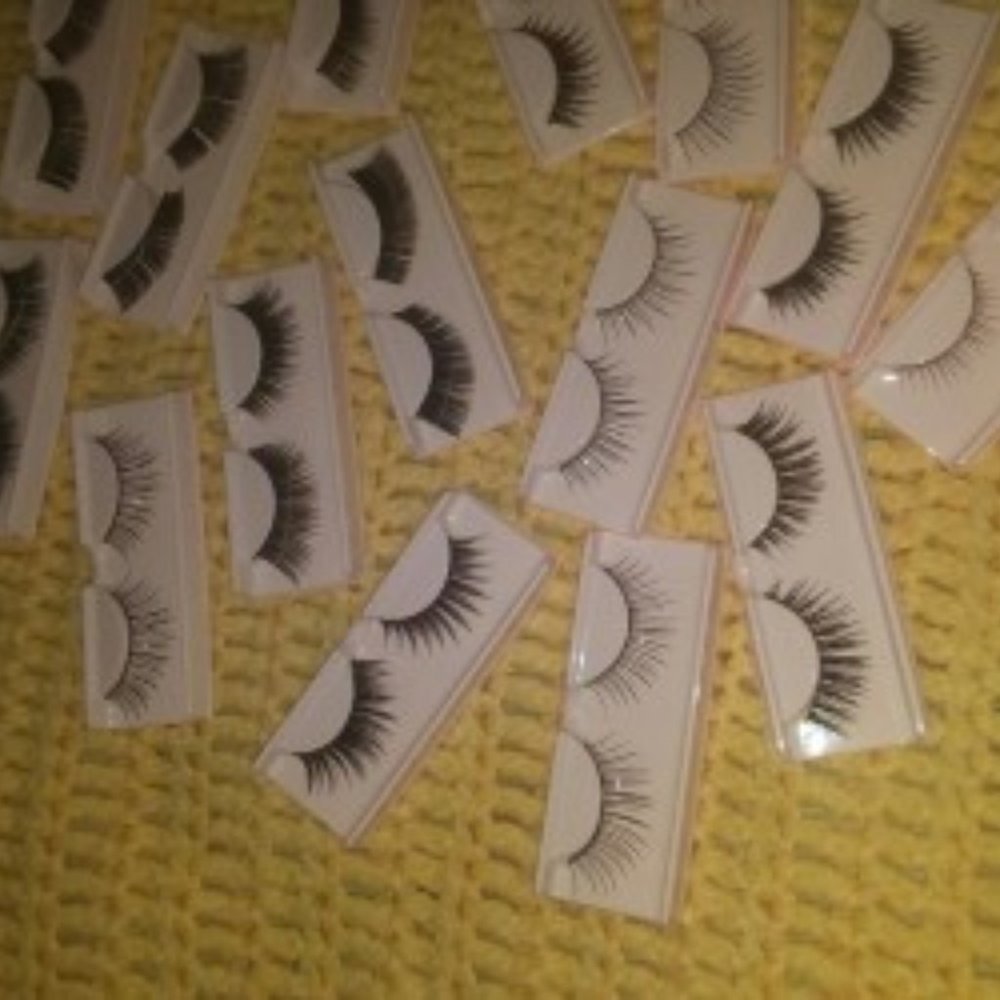 eye lashes black